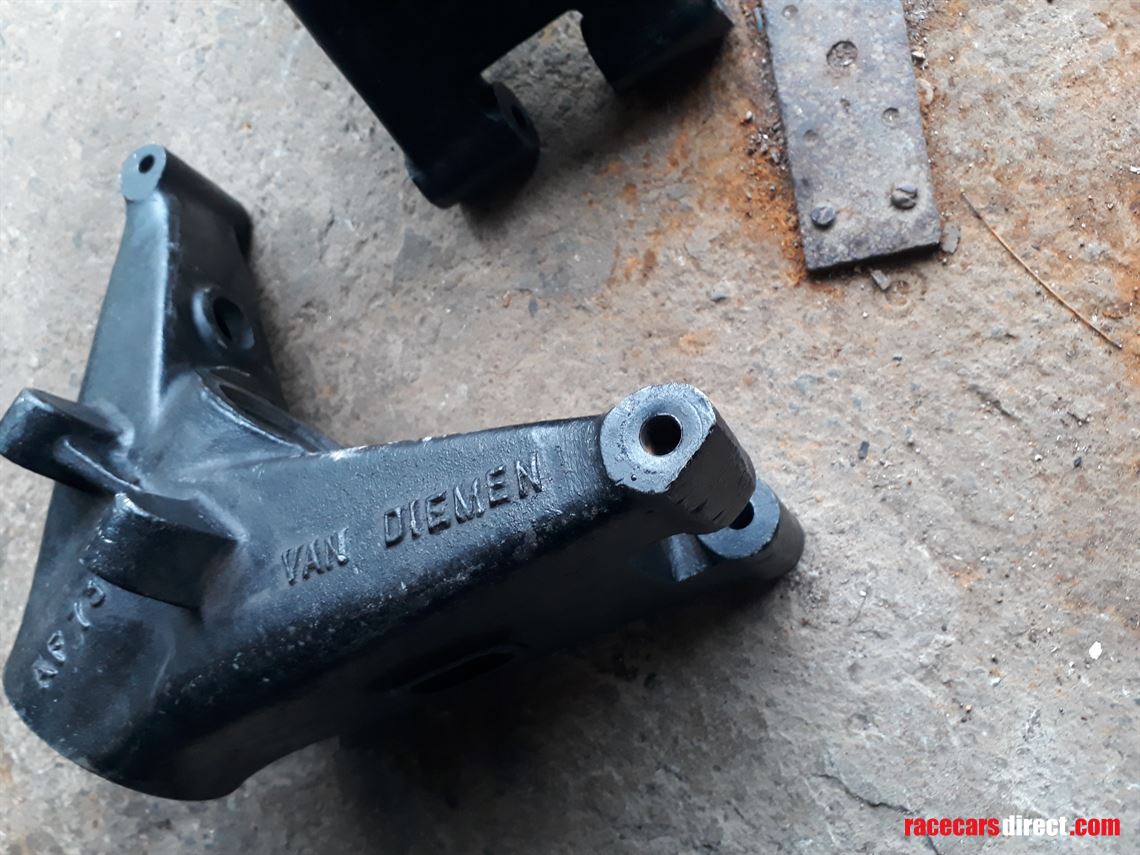 van-diemen-ff1600-rear-uprights-1973