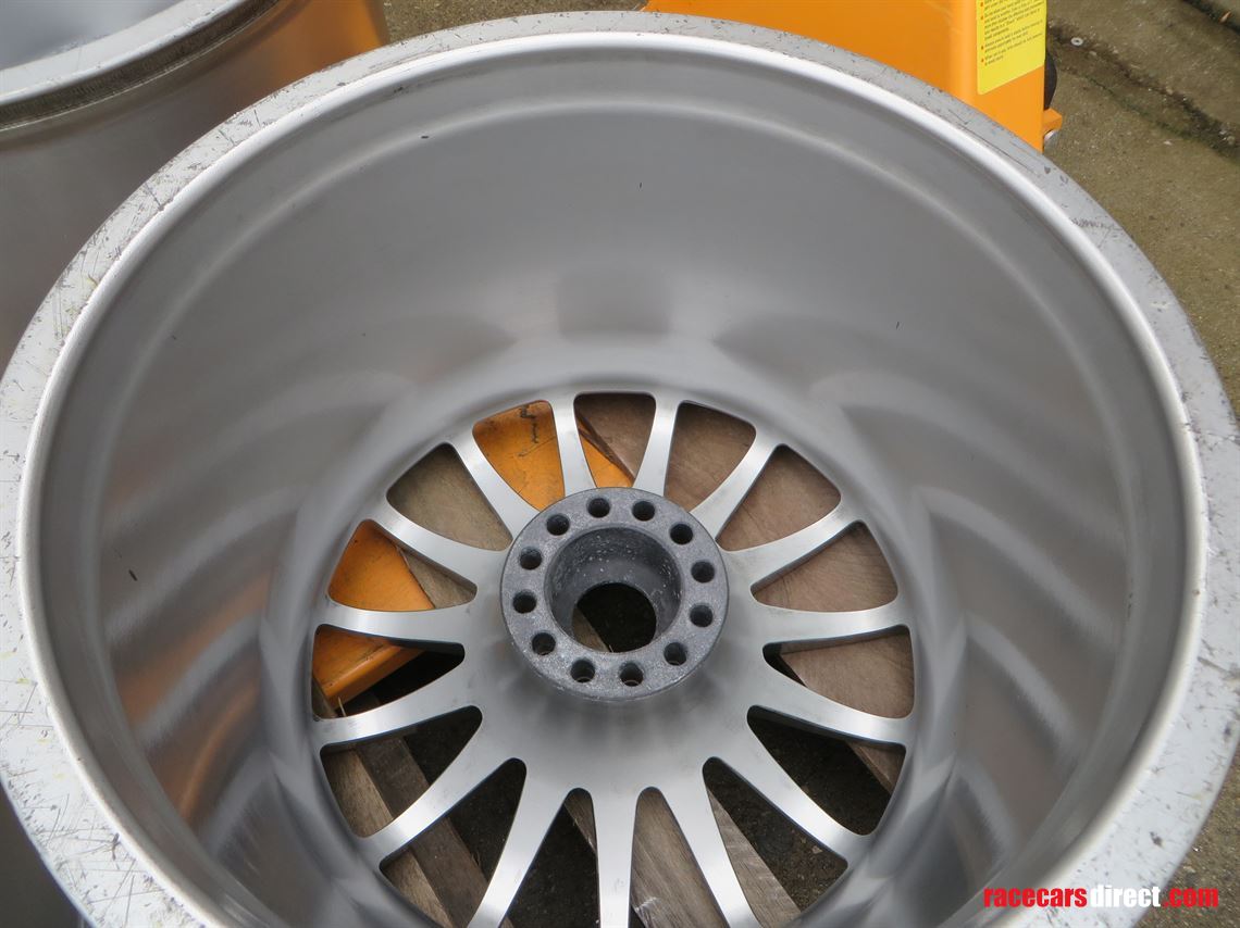 lola-lmp-2-oz-wheels