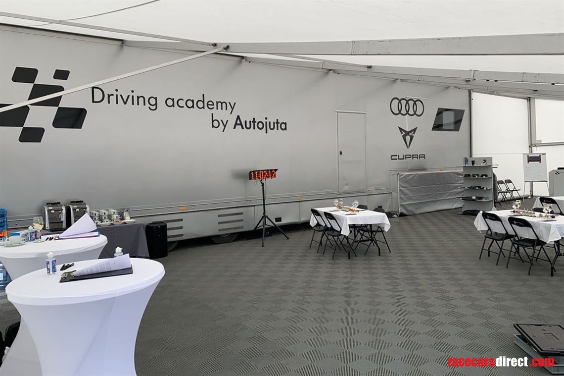 race-trailer-up-to-3-gt-cars-plus-complete-aw