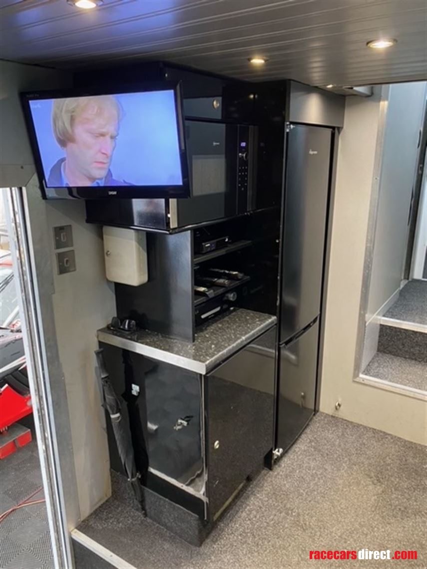 3-car-race-trailer-with-kitchen-and-living