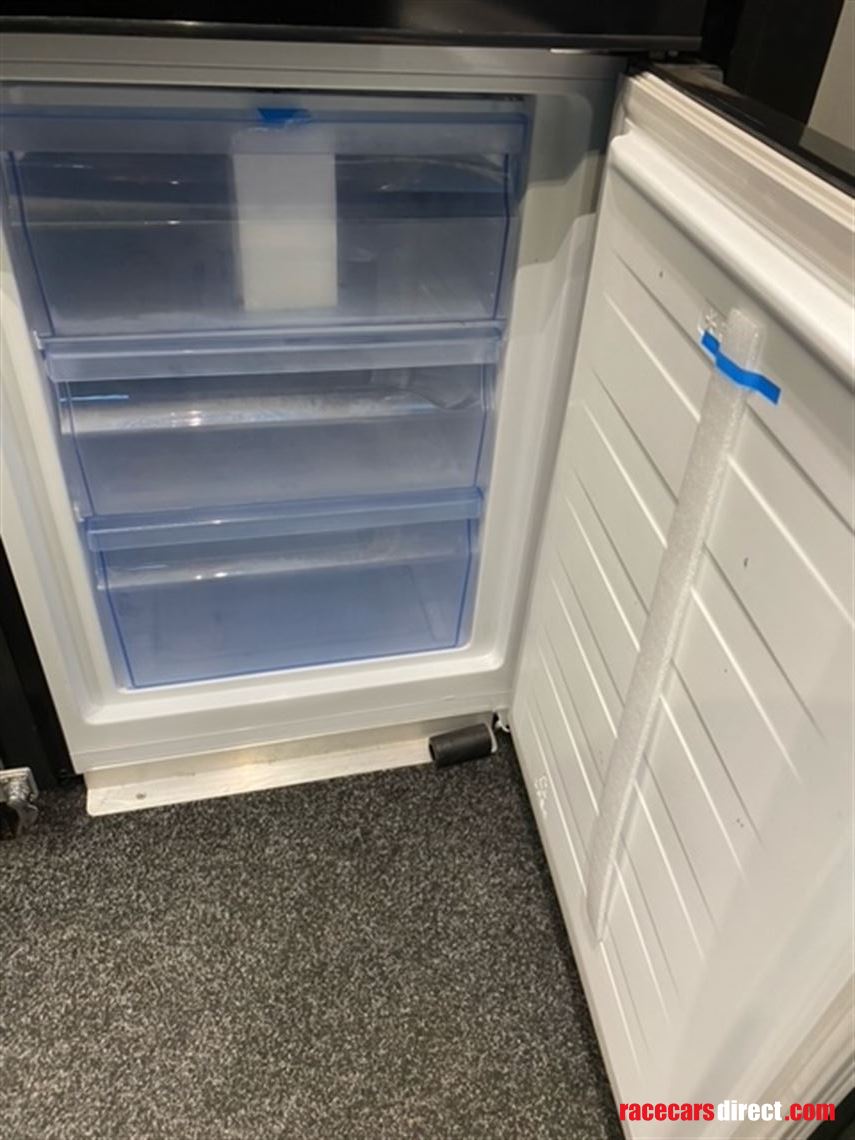 3-car-race-trailer-with-kitchen-and-living