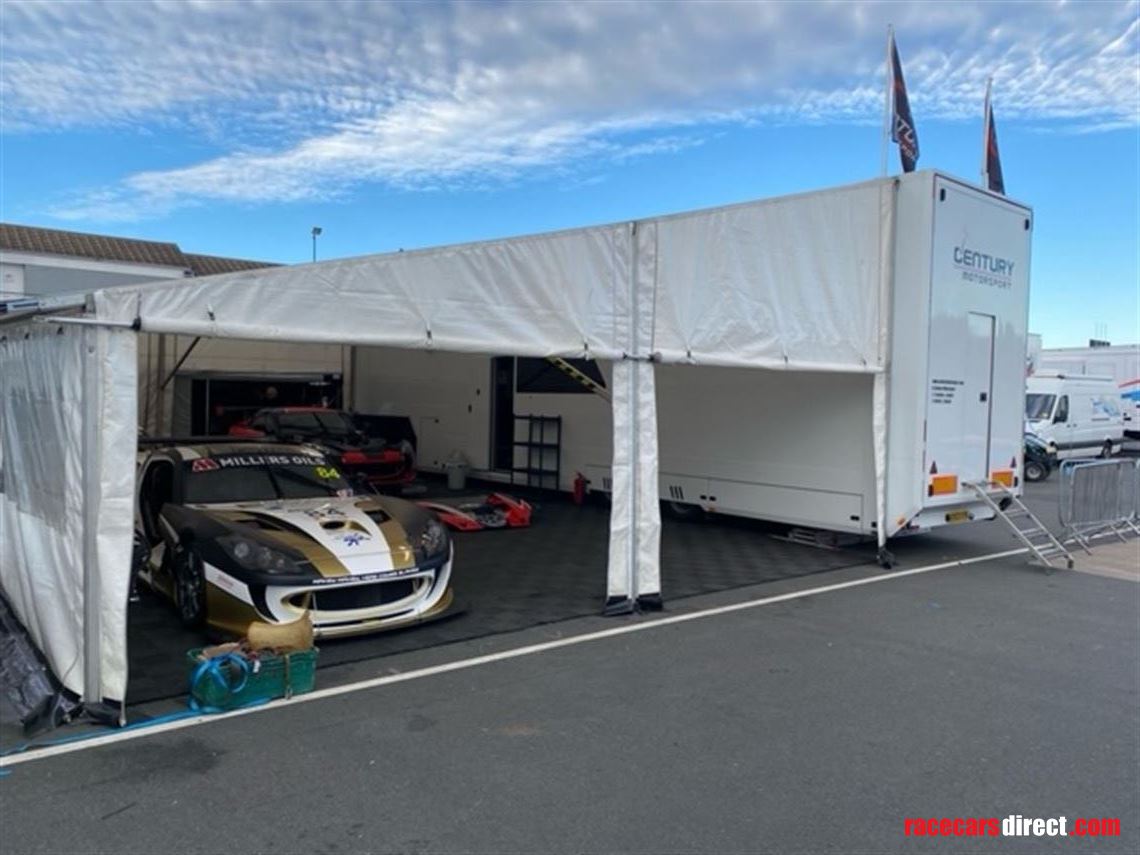3-car-race-trailer-with-kitchen-and-living