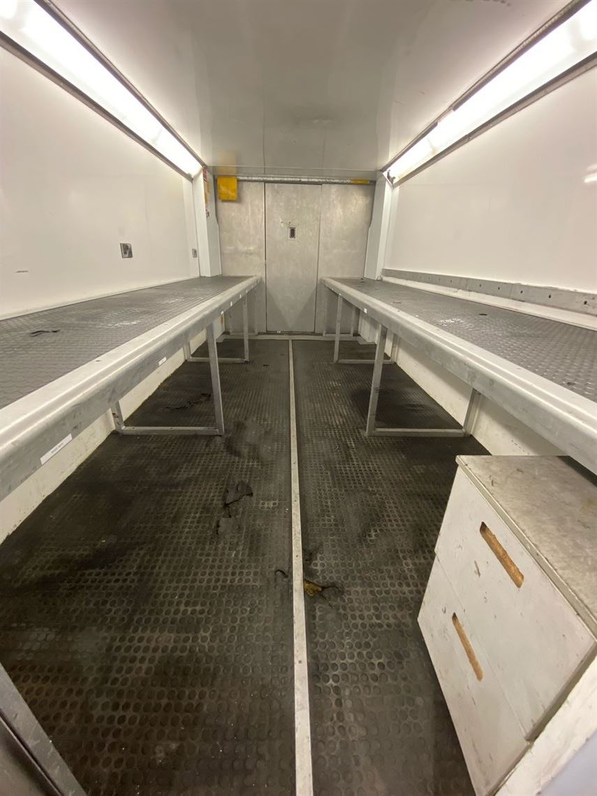 3-car-race-trailer-with-kitchen-and-living