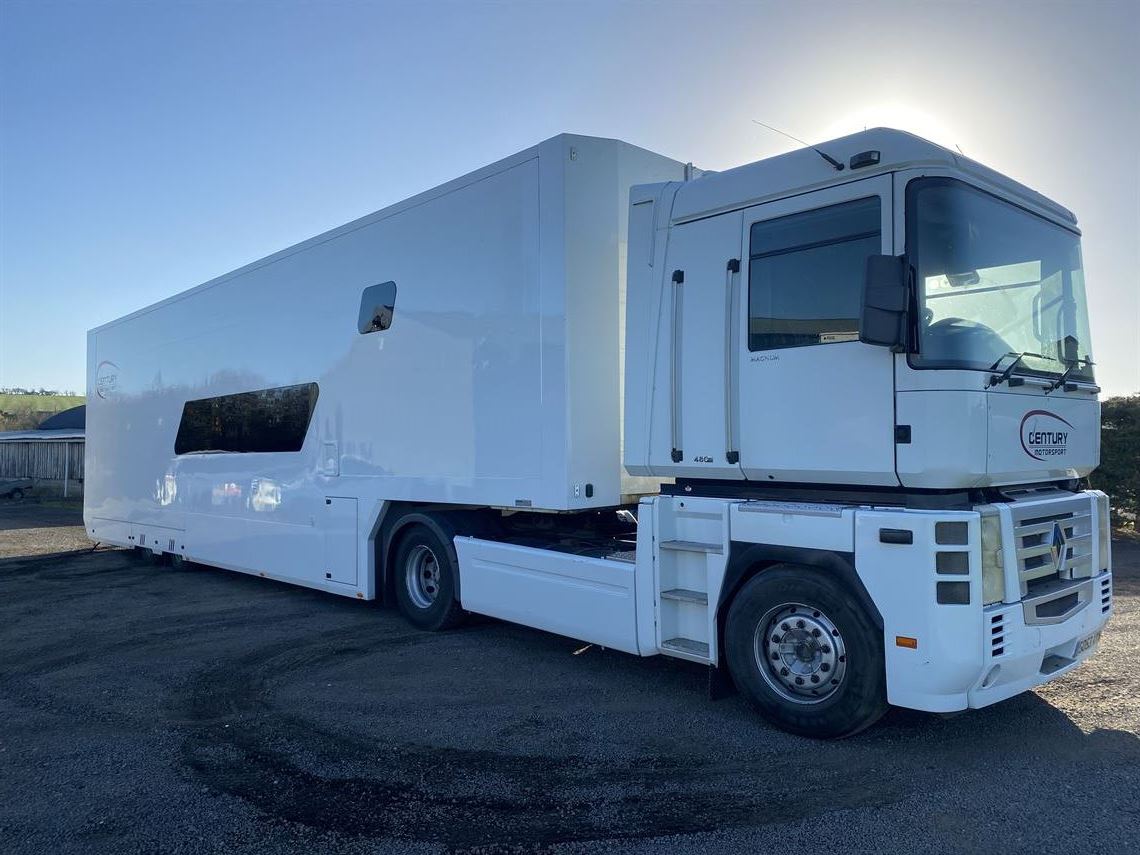3-car-race-trailer-with-kitchen-and-living
