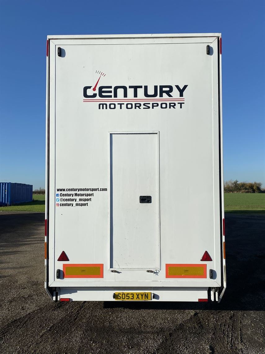 3-car-race-trailer-with-kitchen-and-living