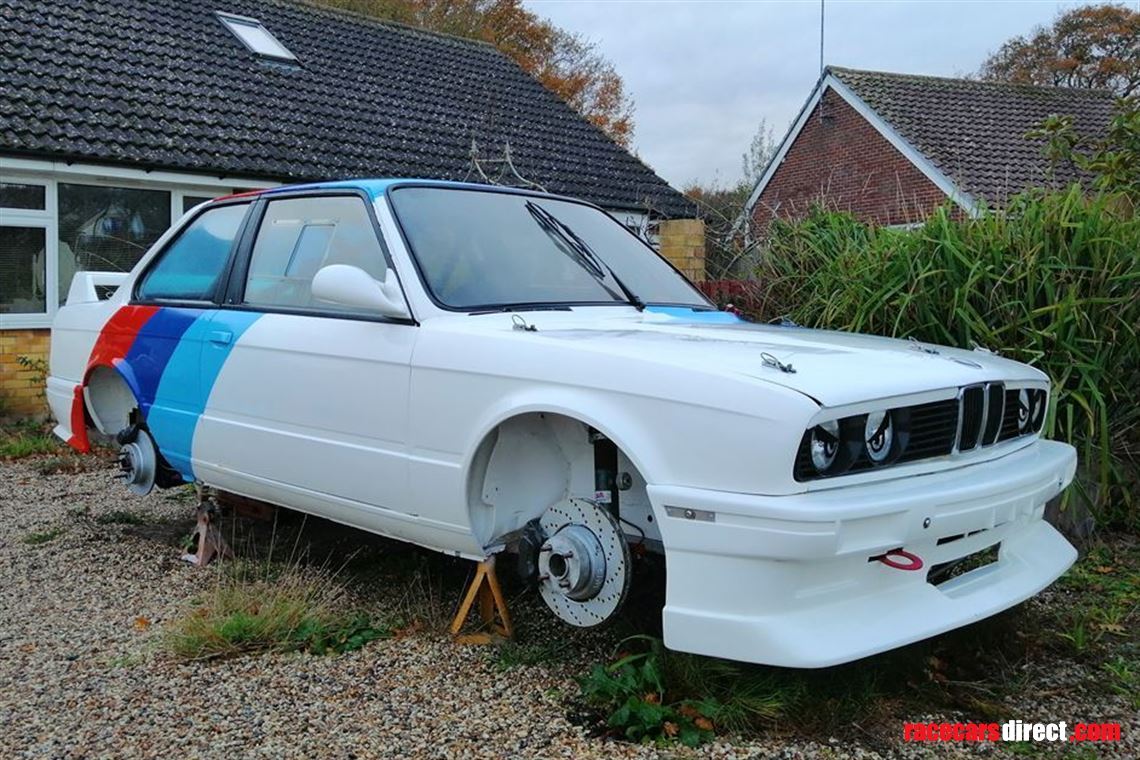 bmw-e30-racetrack-car