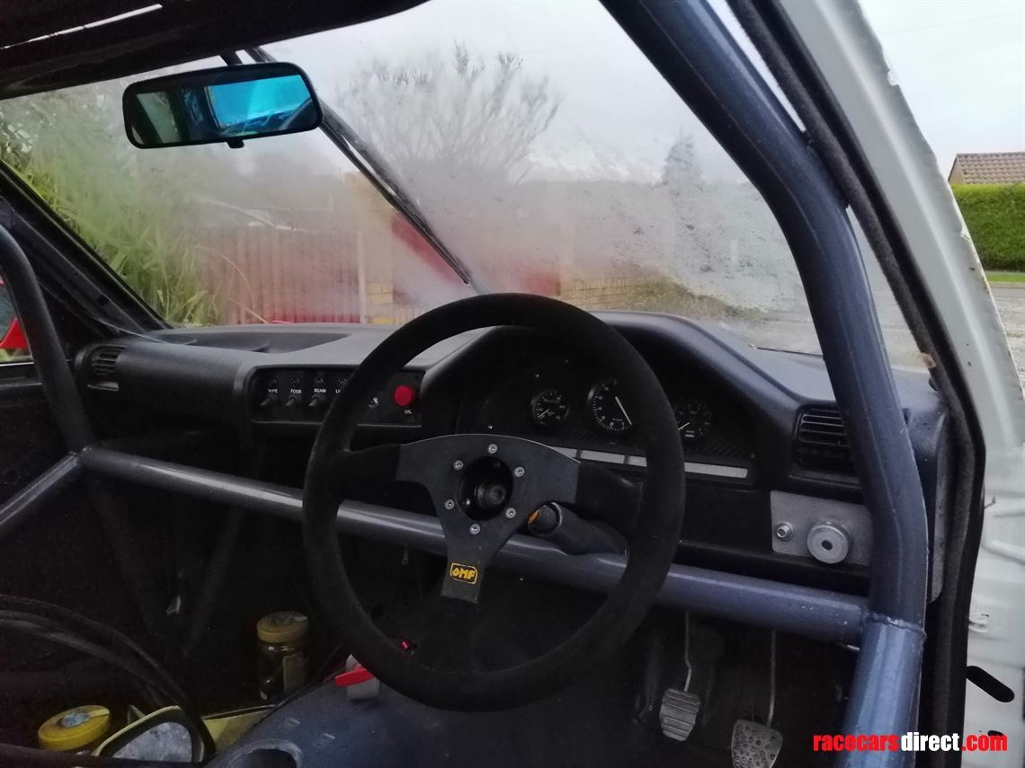 bmw-e30-racetrack-car