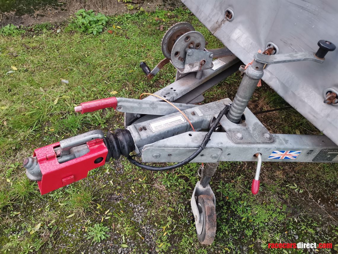 brian-james-clubman-covered-trailer