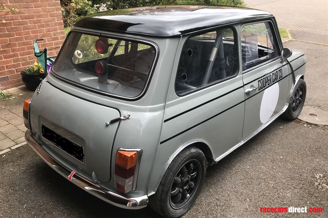 classic-mini-cooper-super-mighty-mini-champio