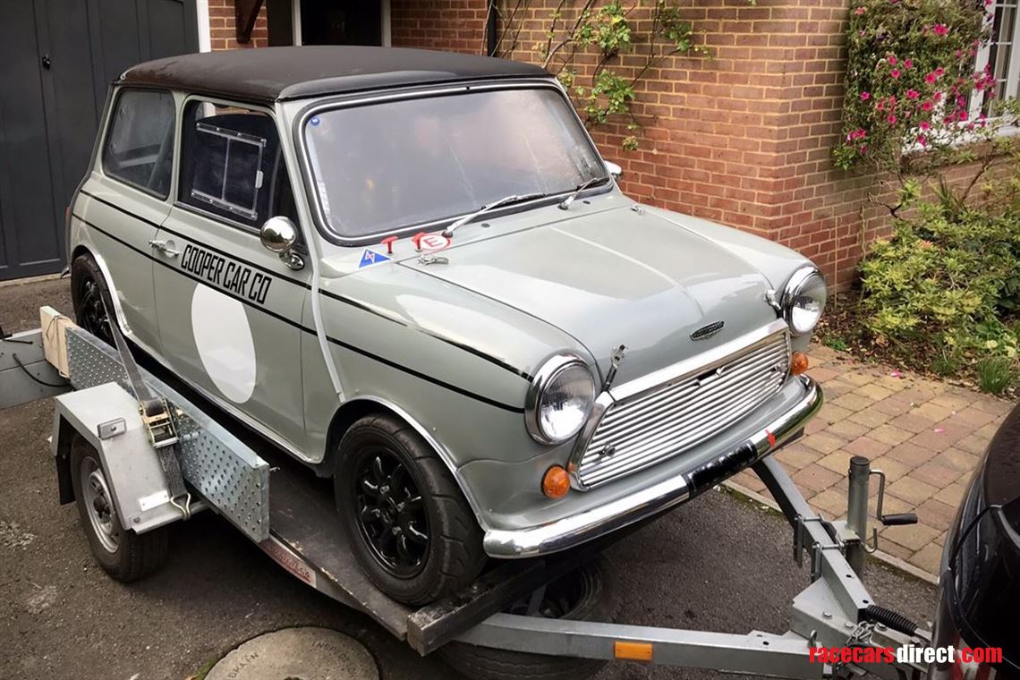 classic-mini-cooper-super-mighty-mini-champio