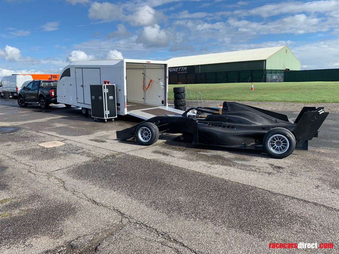 brian-james-race-transporter-6