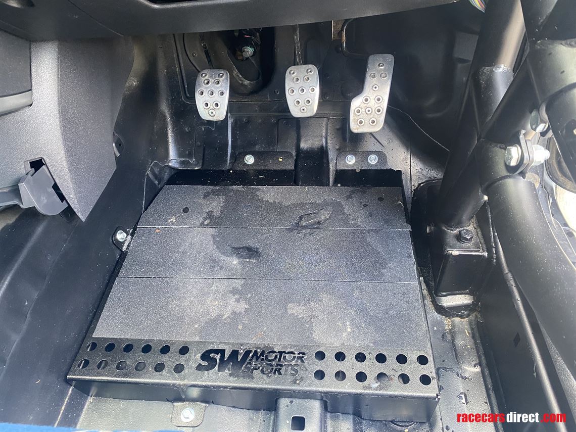 renault-clio-197-forged-track-car