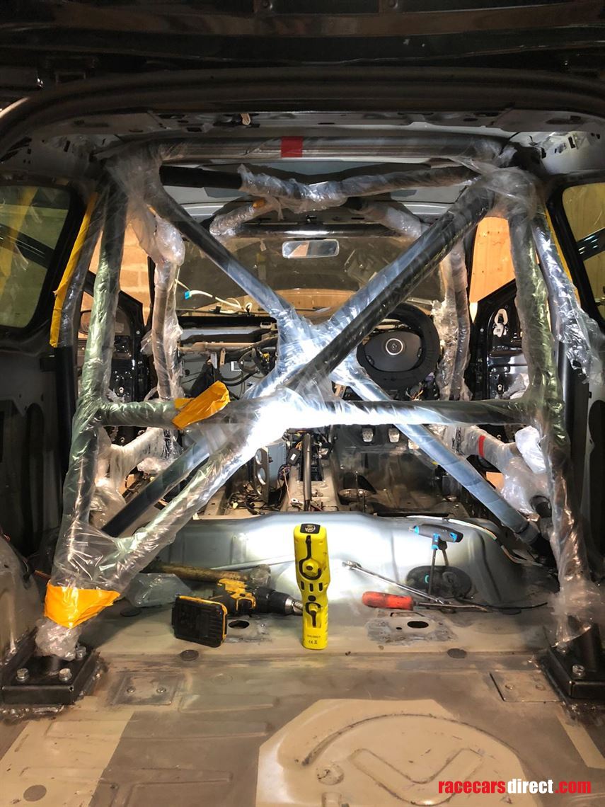 renault-clio-197-forged-track-car