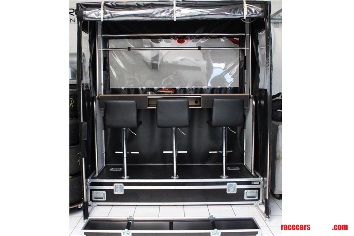 caseline-pit-stand-with-displays