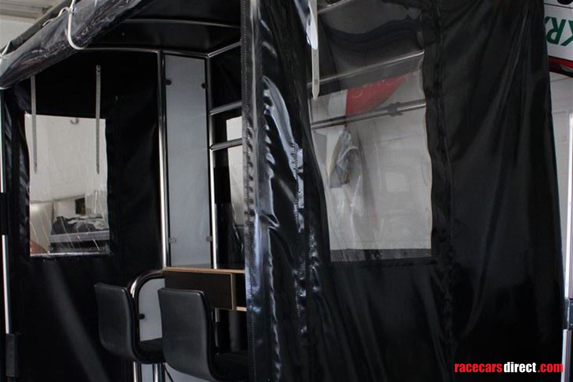 caseline-pit-stand-with-displays