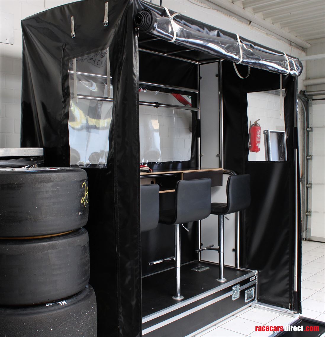 caseline-pit-stand-with-displays