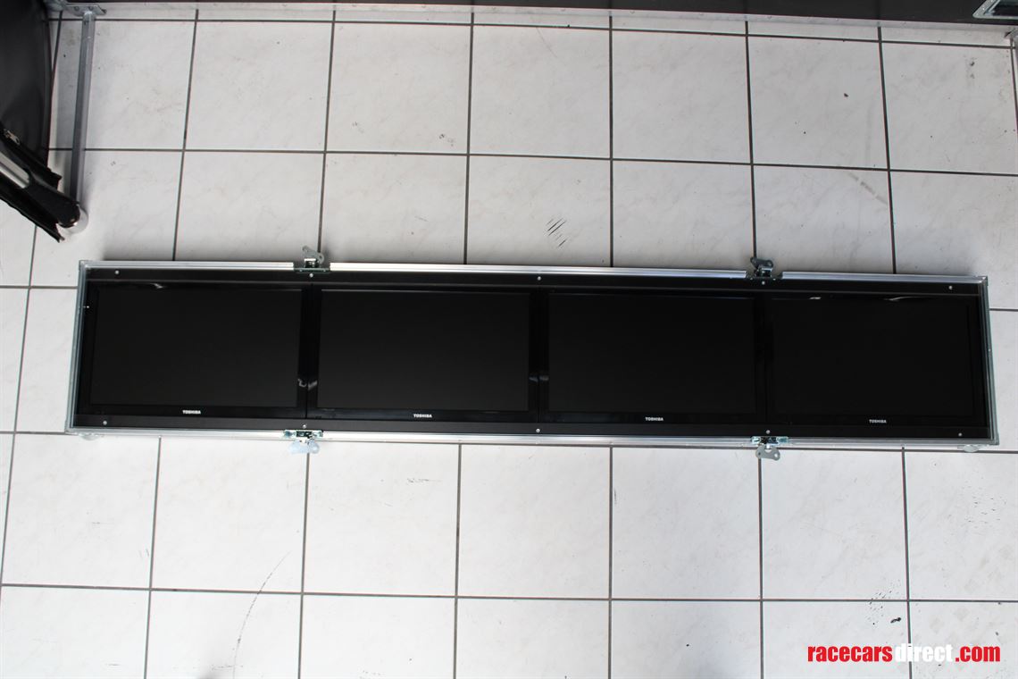 caseline-pit-stand-with-displays