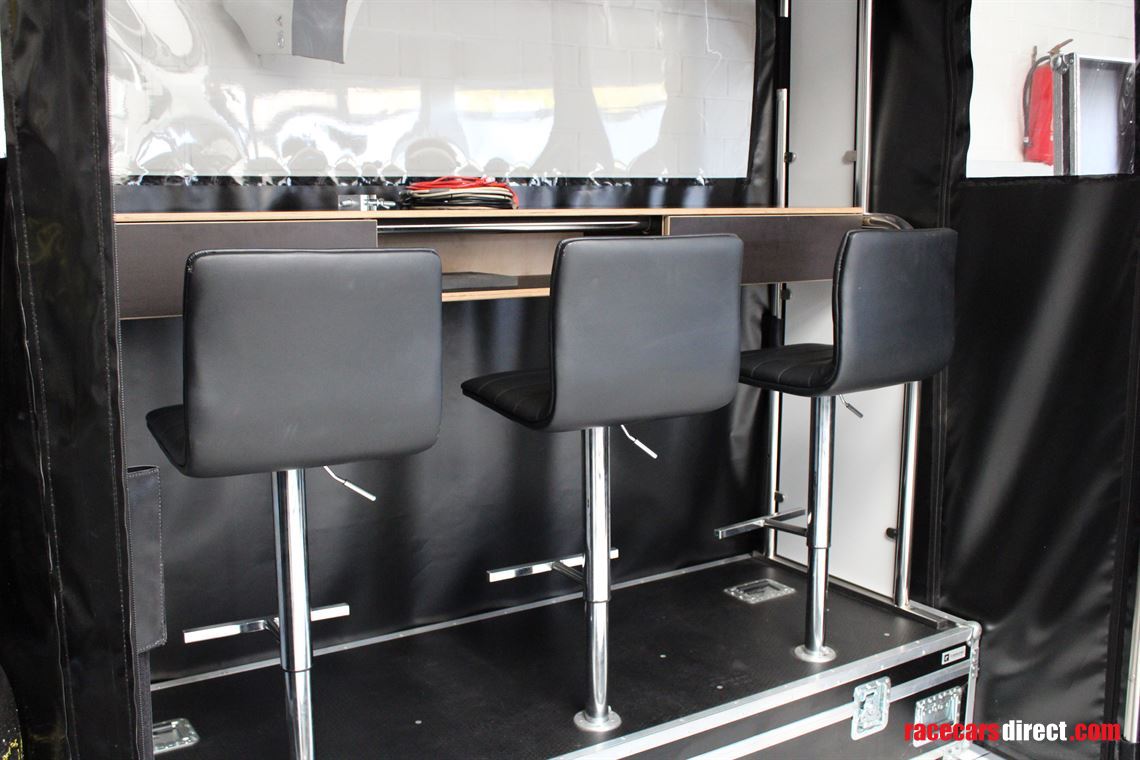 caseline-pit-stand-with-displays