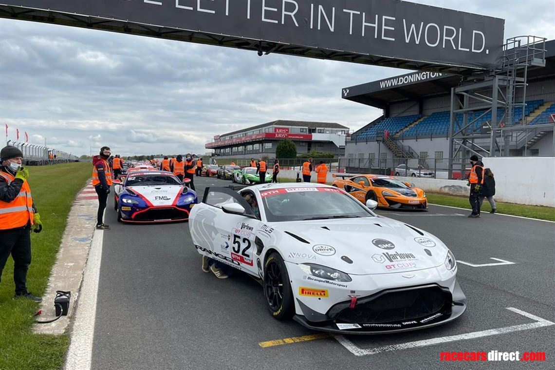 2019-aston-martin-vantage-gt4