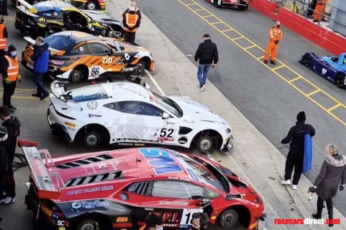 2019-aston-martin-vantage-gt4