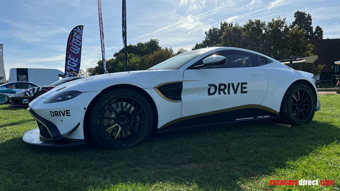 2019-aston-martin-vantage-gt4