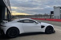 2019-aston-martin-vantage-gt4