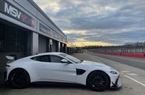 2019-aston-martin-vantage-gt4