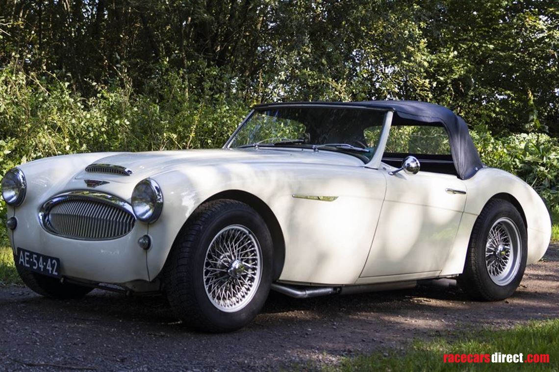 1962-austin-healey-mk2-bt7-tricarb