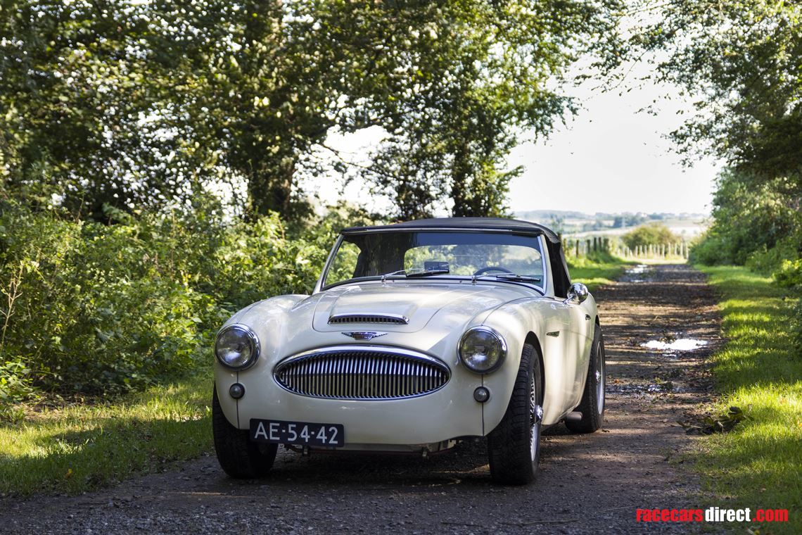 1962-austin-healey-mk2-bt7-tricarb