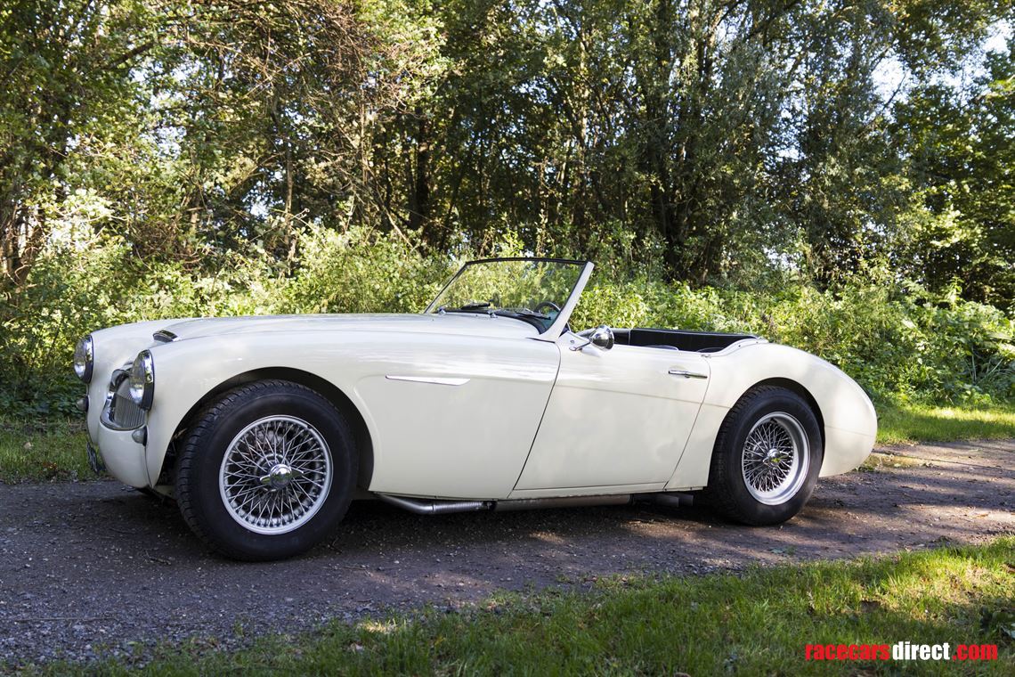 1962-austin-healey-mk2-bt7-tricarb