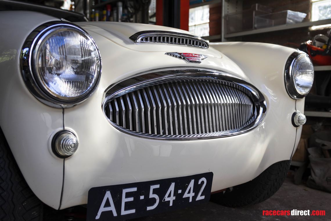 1962-austin-healey-mk2-bt7-tricarb