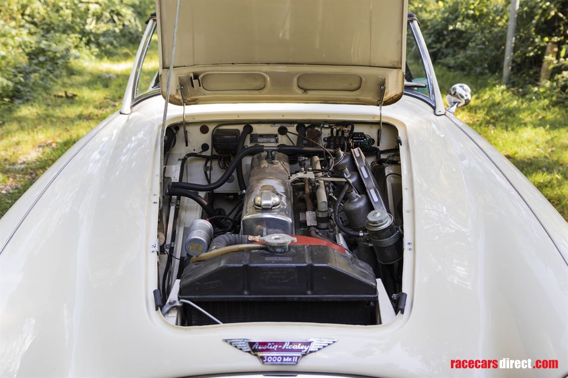 1962-austin-healey-mk2-bt7-tricarb