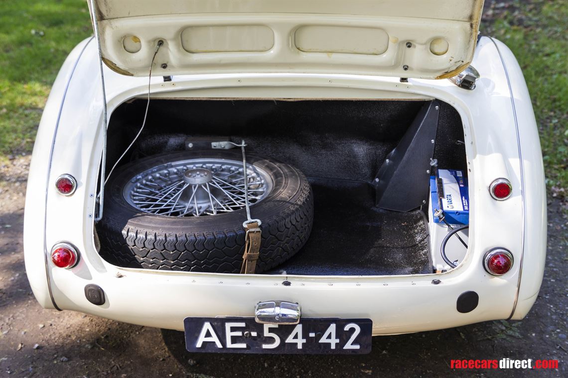 1962-austin-healey-mk2-bt7-tricarb