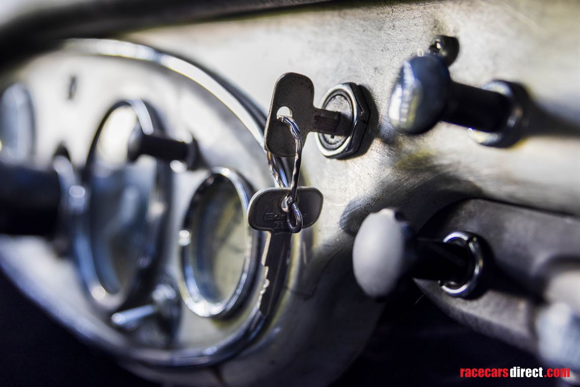 1962-austin-healey-mk2-bt7-tricarb