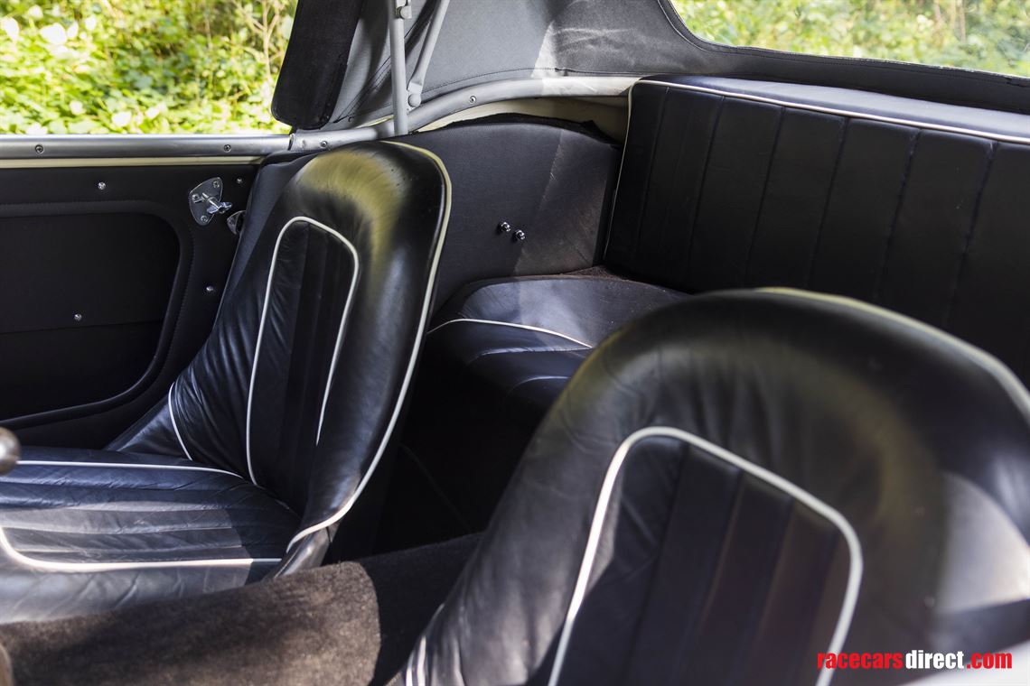 1962-austin-healey-mk2-bt7-tricarb