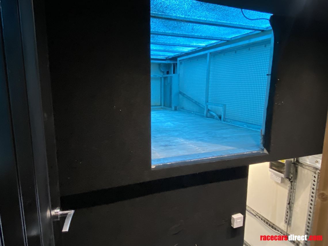 race-trailer-2-cars-living-workshop