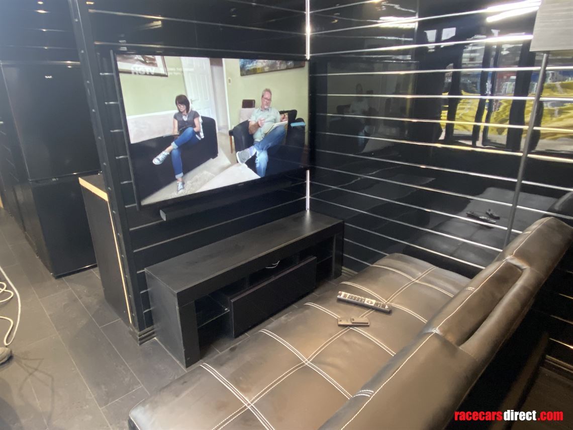 race-trailer-2-cars-living-workshop