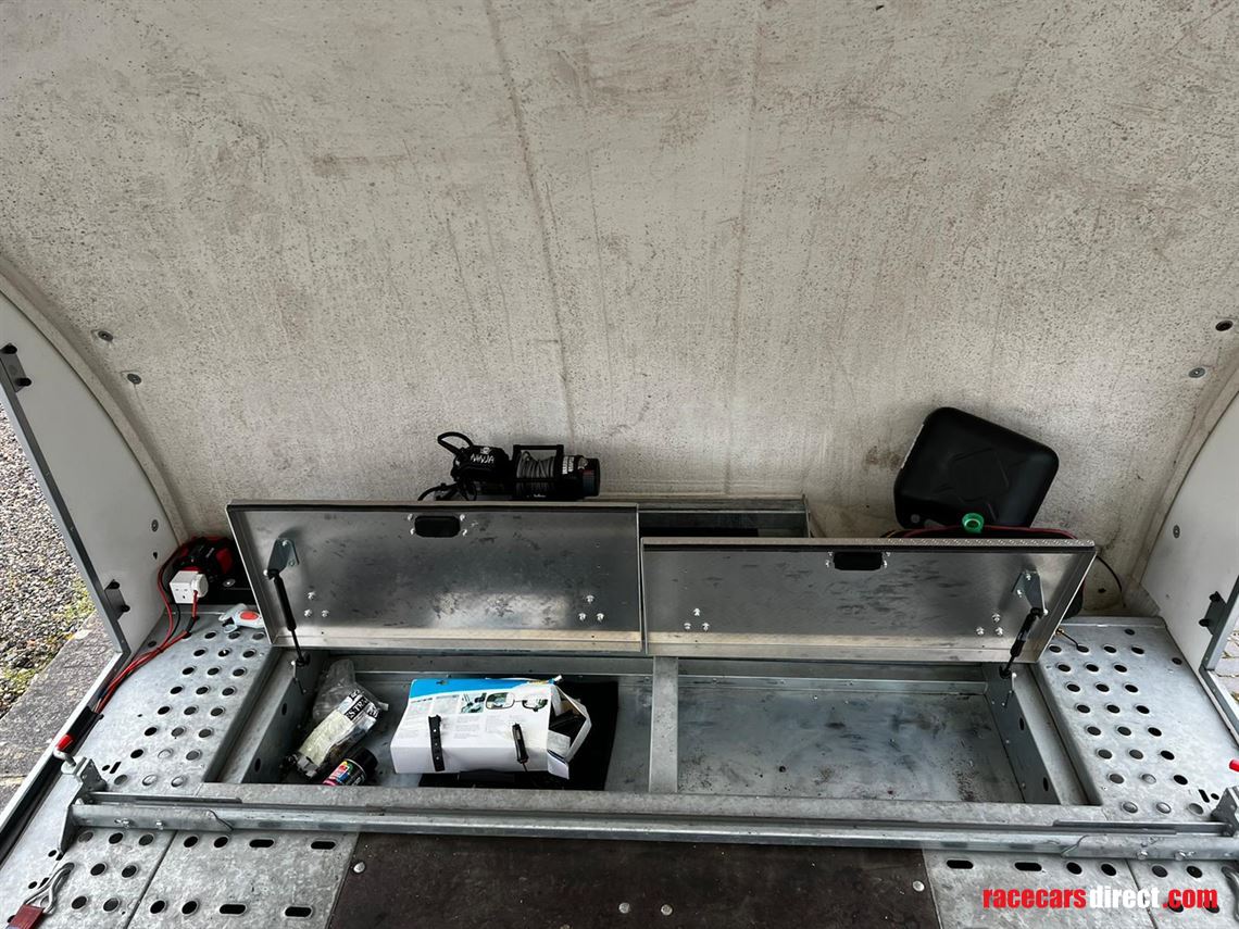 race-transporter-6-trailer