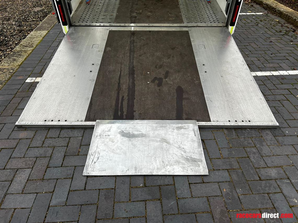 race-transporter-6-trailer