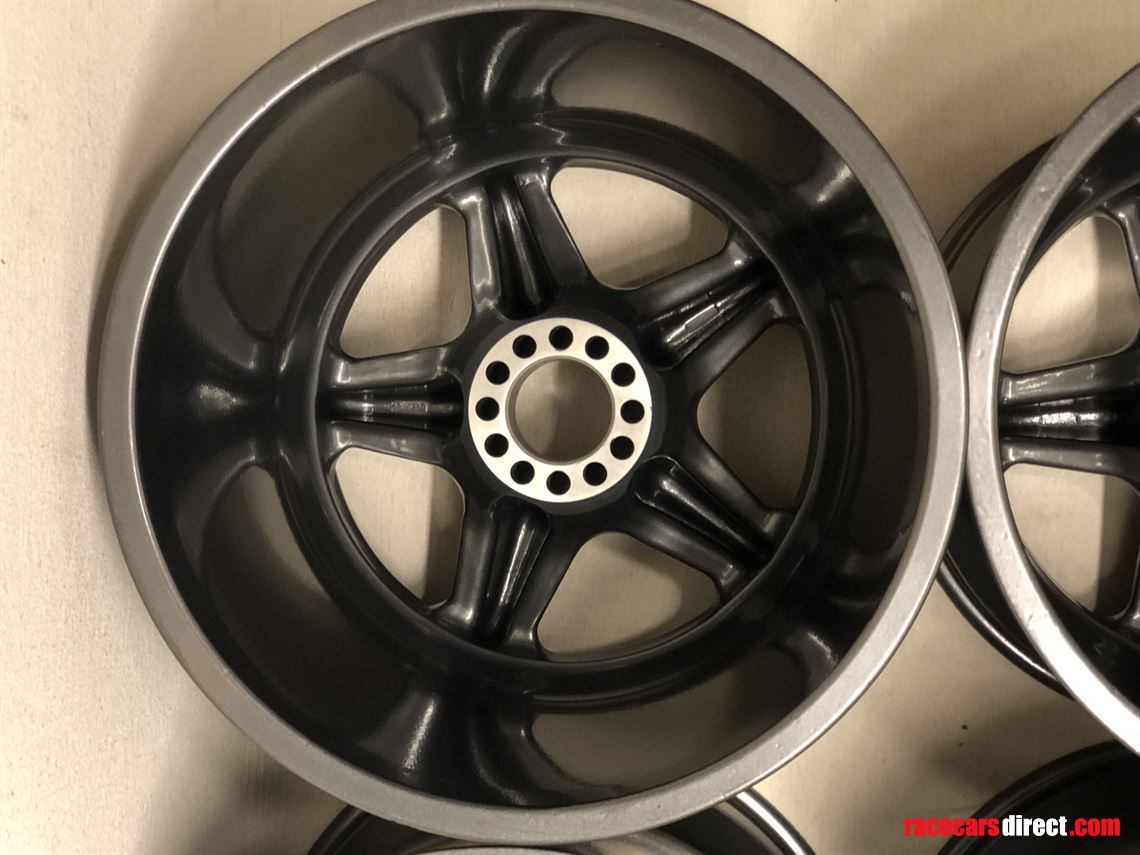 aston-martin-amr1-group-c-original-dymag-whee