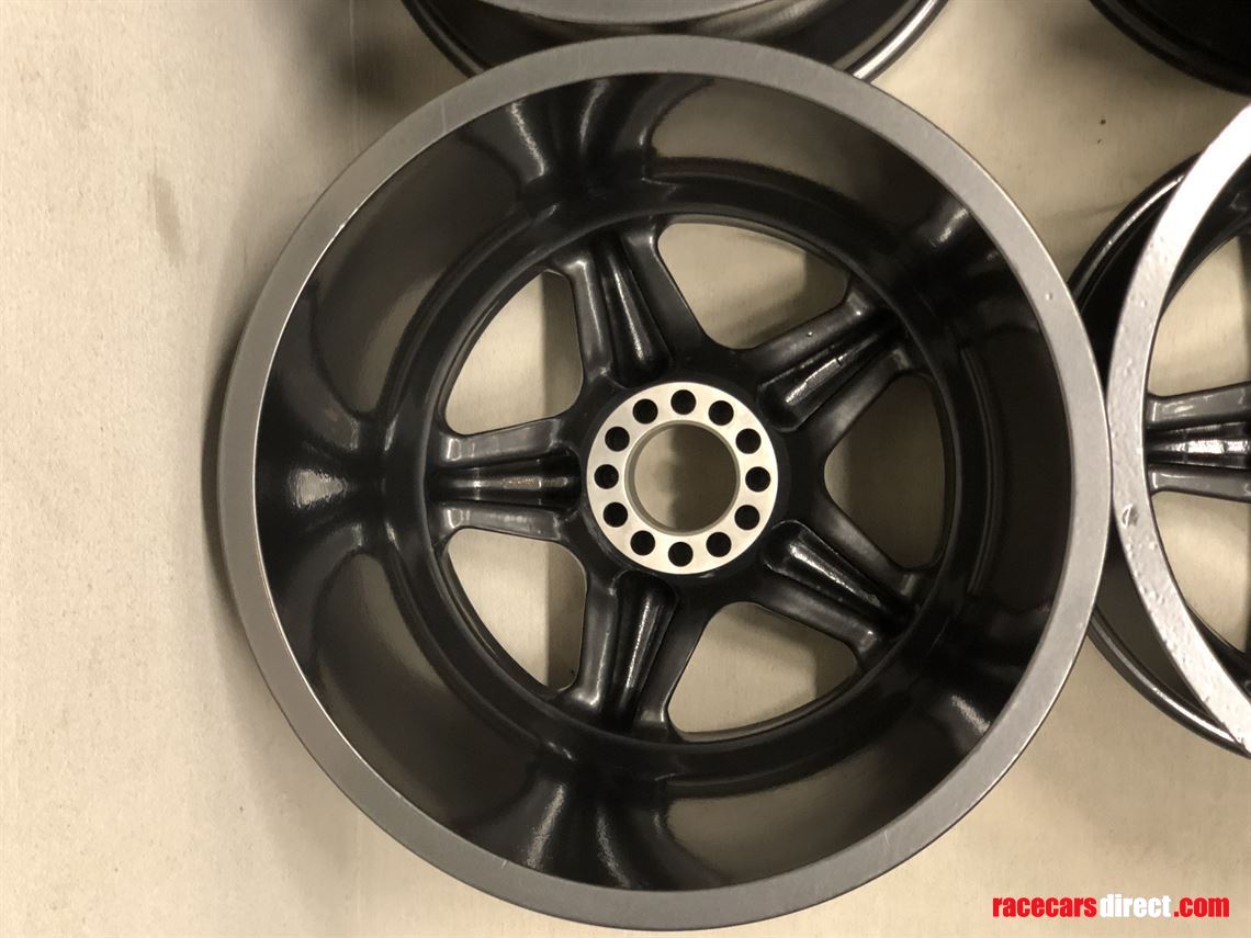 aston-martin-amr1-group-c-original-dymag-whee