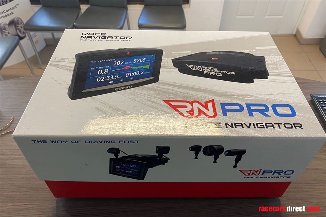 race-navigator-pro-with-many-accesories