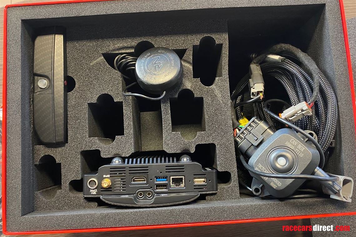 race-navigator-pro-with-many-accesories