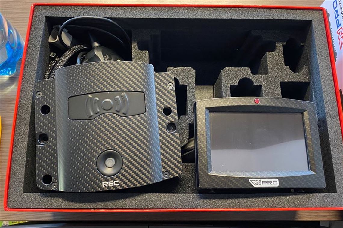 race-navigator-pro-with-many-accesories