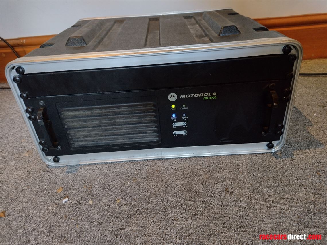 motorola-digital-radios-repeater-and-aerial