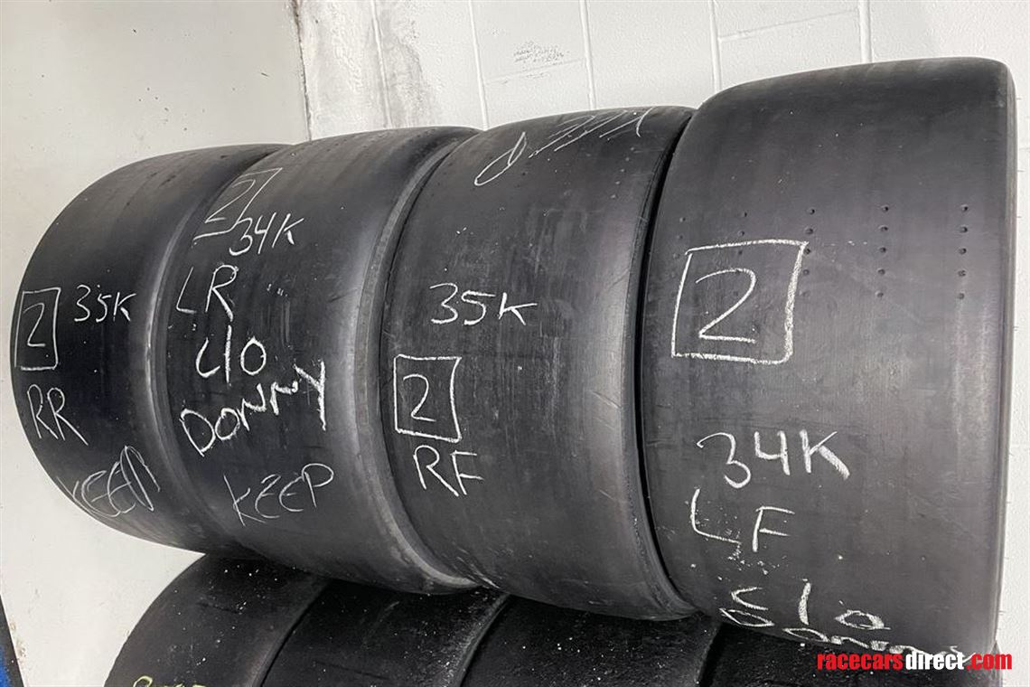 set-of-used-pirelli-dhe-amg-gt3-only-34km-scr