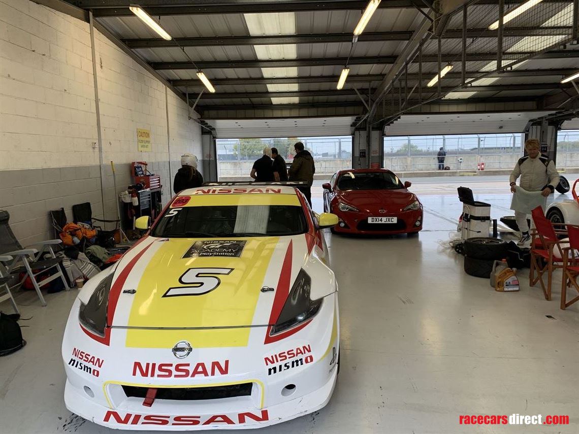 nissan-playstation-370z-academy-car