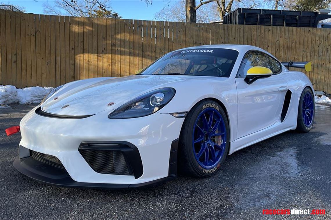 2020-porsche-gt4-clubsport-competition