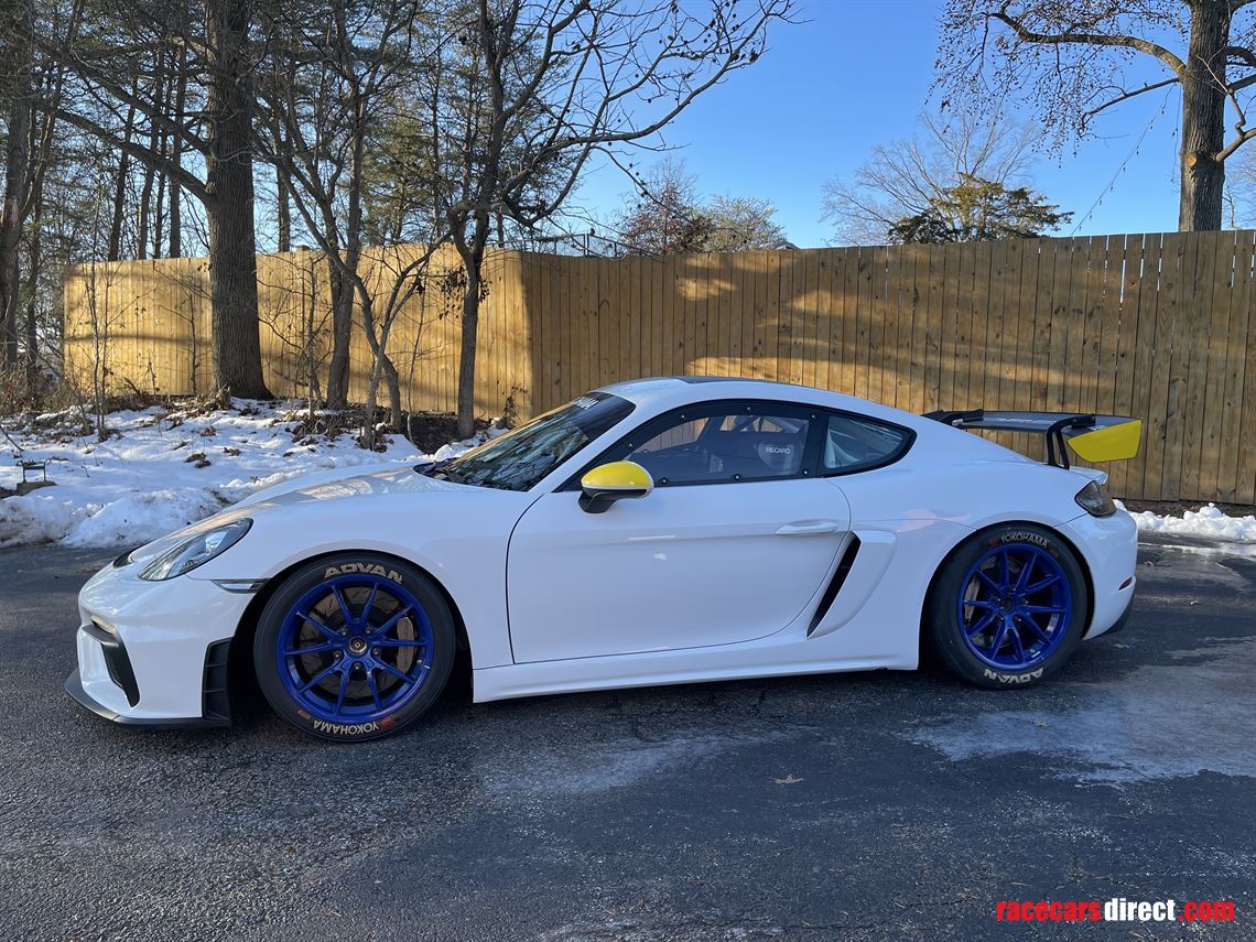 2020-porsche-gt4-clubsport-competition