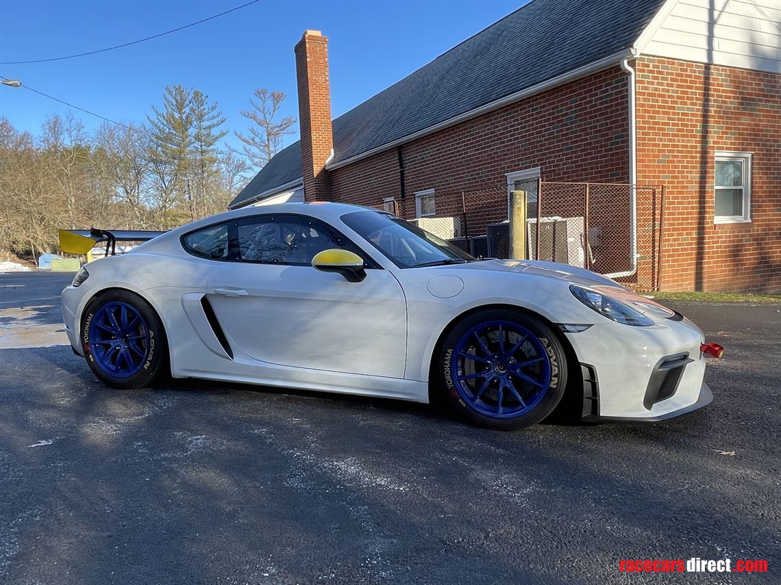 2020-porsche-gt4-clubsport-competition